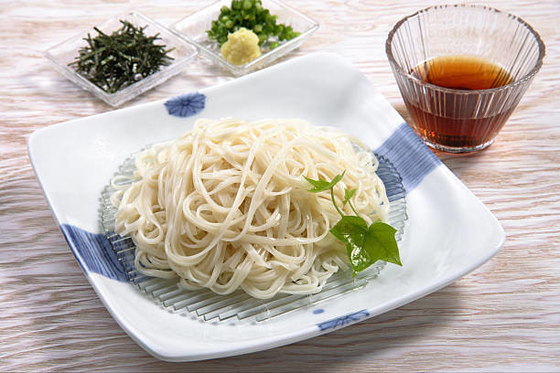 우유 같은 백색 파우더 글리세린모노스테아레이트 모노글리세리드는 맛과 국수의 탄력성을 향상시킵니다
