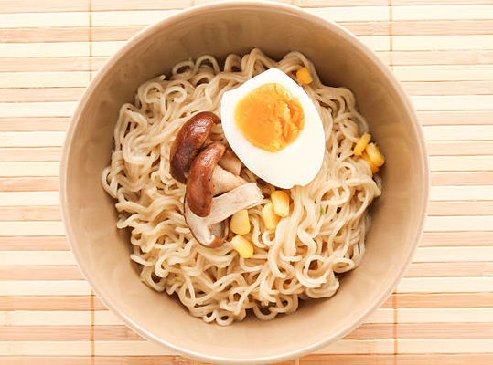 우유 같은 백색 파우더 글리세린모노스테아레이트 모노글리세리드는 맛과 국수의 탄력성을 향상시킵니다